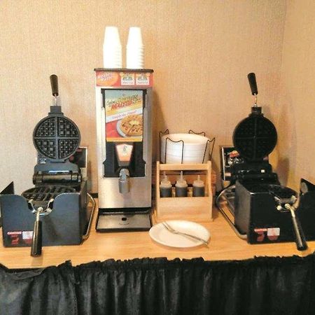 La Quinta Inn By Wyndham Detroit Σάουθγκεϊτ Εξωτερικό φωτογραφία