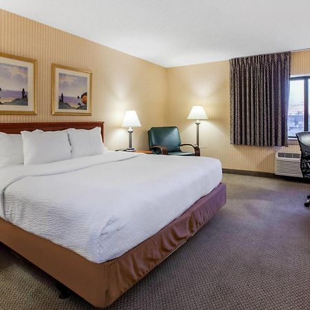La Quinta Inn By Wyndham Detroit Σάουθγκεϊτ Εξωτερικό φωτογραφία