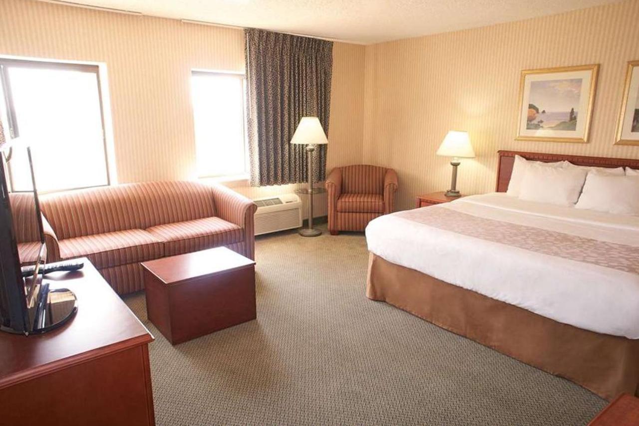 La Quinta Inn By Wyndham Detroit Σάουθγκεϊτ Εξωτερικό φωτογραφία