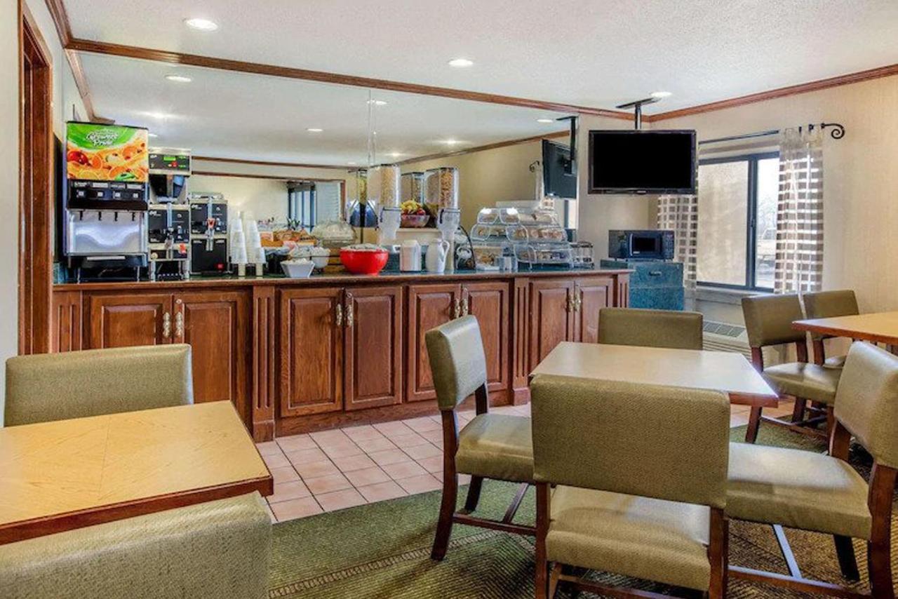 La Quinta Inn By Wyndham Detroit Σάουθγκεϊτ Εξωτερικό φωτογραφία