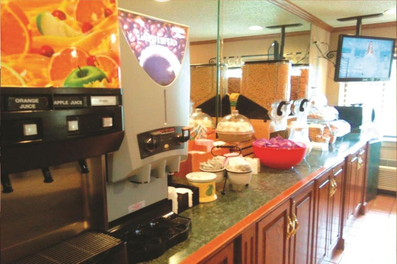 La Quinta Inn By Wyndham Detroit Σάουθγκεϊτ Εξωτερικό φωτογραφία