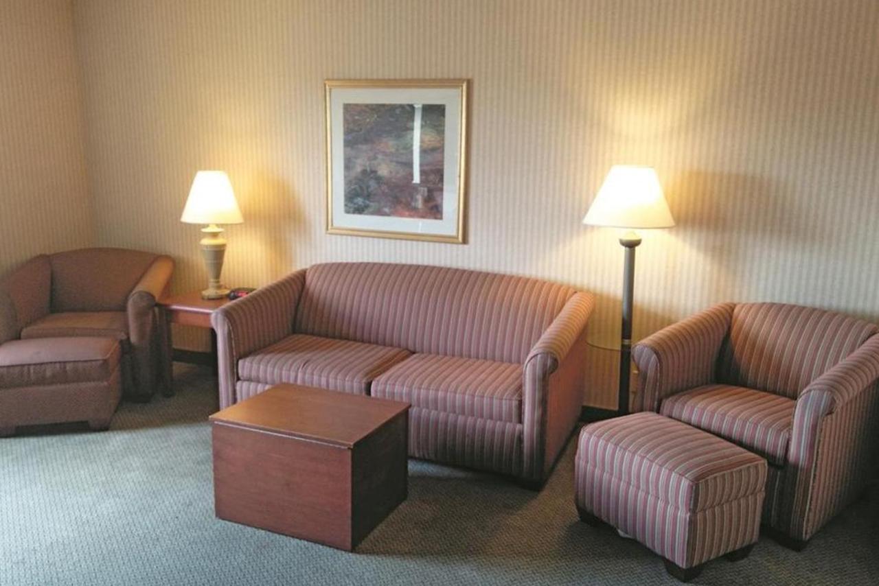 La Quinta Inn By Wyndham Detroit Σάουθγκεϊτ Εξωτερικό φωτογραφία