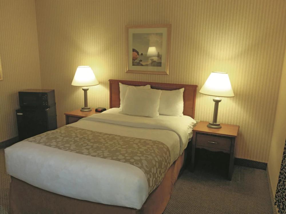La Quinta Inn By Wyndham Detroit Σάουθγκεϊτ Εξωτερικό φωτογραφία