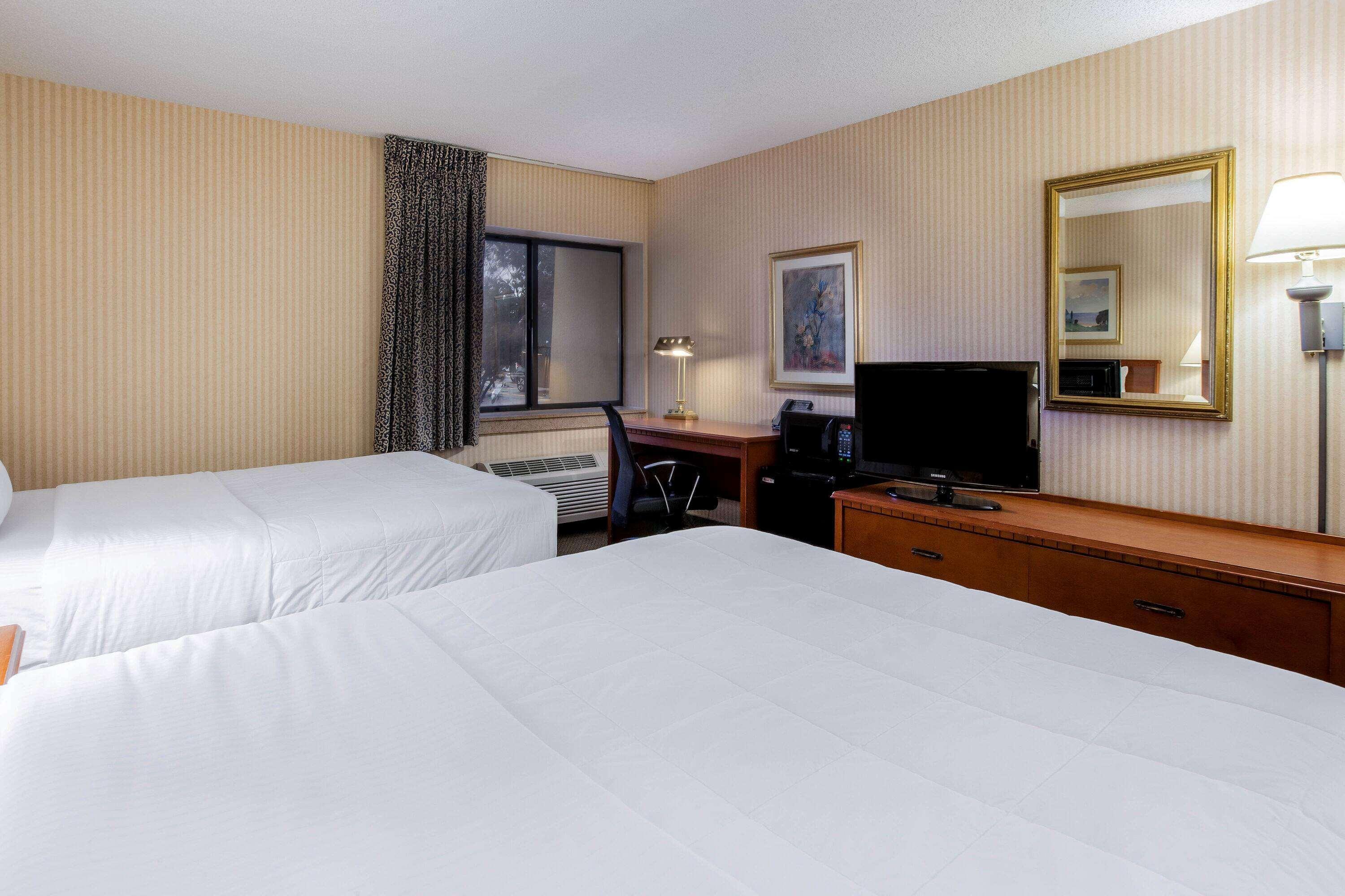 La Quinta Inn By Wyndham Detroit Σάουθγκεϊτ Εξωτερικό φωτογραφία
