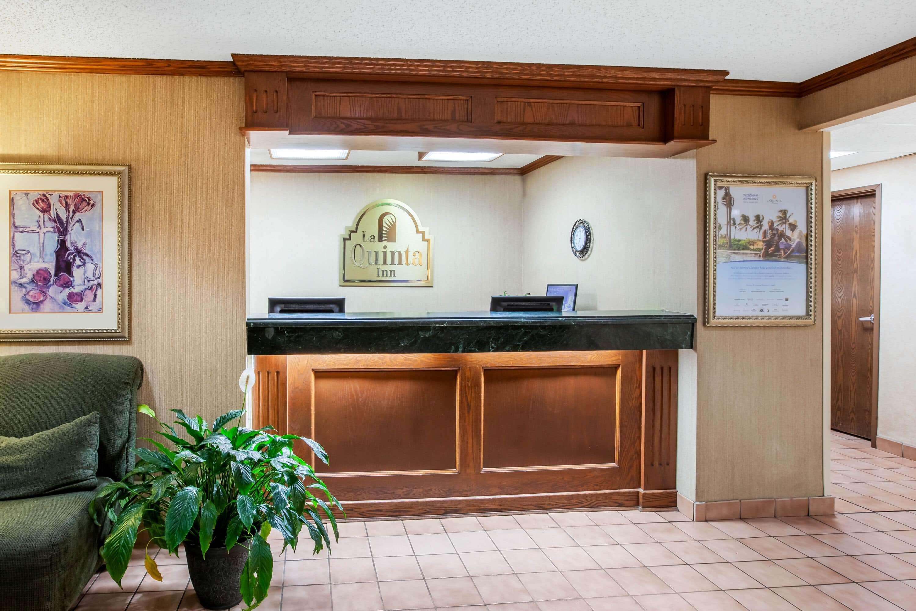La Quinta Inn By Wyndham Detroit Σάουθγκεϊτ Εξωτερικό φωτογραφία