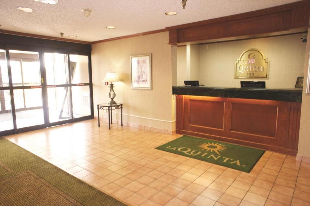La Quinta Inn By Wyndham Detroit Σάουθγκεϊτ Εξωτερικό φωτογραφία